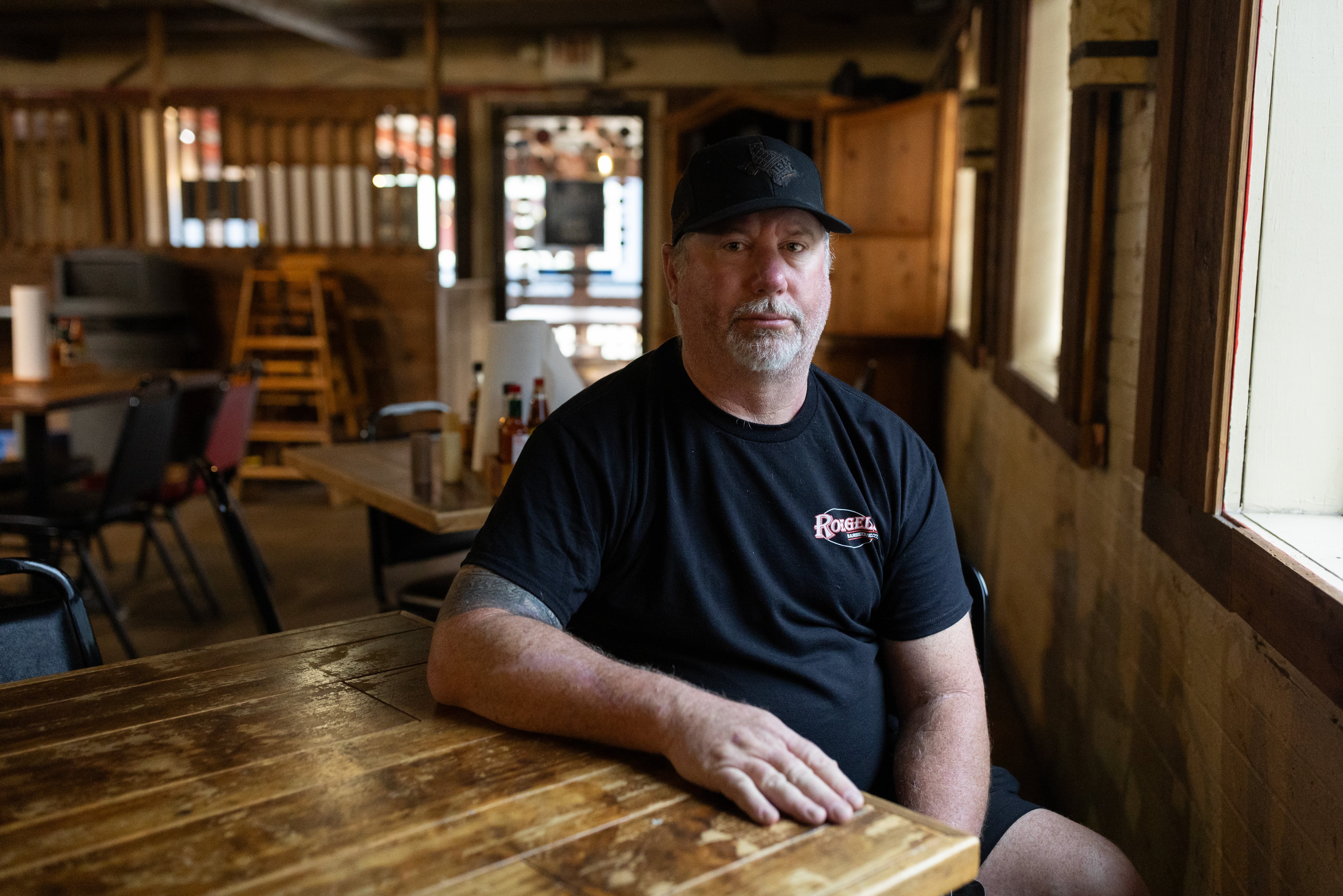 Este año, Russell Roegels, de Roegels Barbecue Co., aumentó el precio de la carne de pecho en el menú en un 6 por cient (Antranik Tavitian/For The Washington Post)