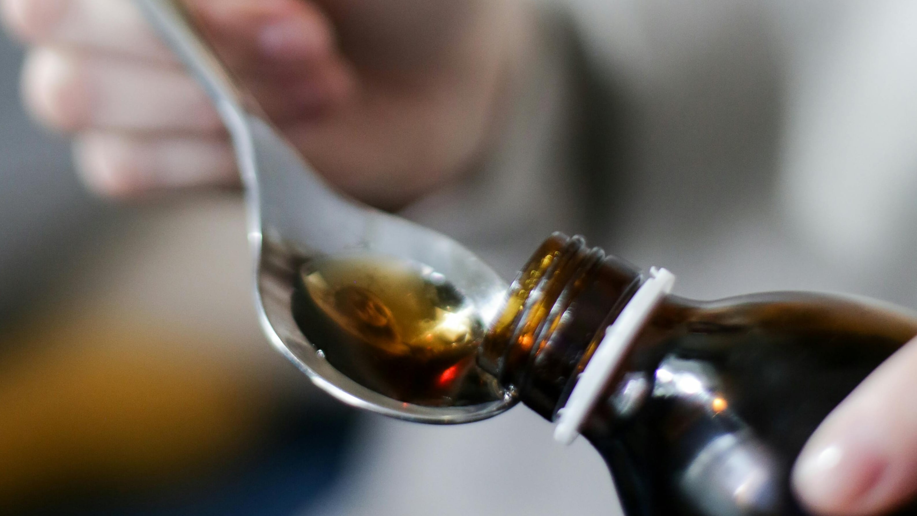 La investigación comparó dos de los medicamentos más recetados para fiebre y dolor en la infancia: paracetamol e ibuprofeno (Pexels)