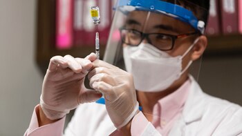 Hong Kong Experts Back Pfizer