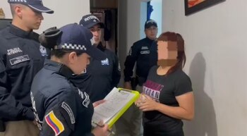 Mujer arrestada por el delito de abuso sexual y pornografía infantil