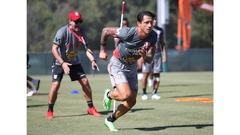 Gianluca Lapadula entrenando con la