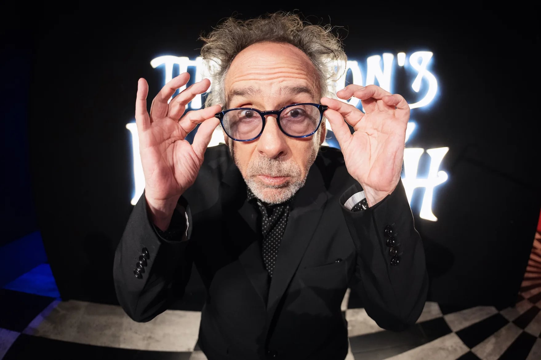 El Laberinto de Tim Burton, instalación inmersiva interactiva, guía a los visitantes a través de 300 rutas únicas en Ciudad de México. (timburtonexhibition/cortesia)