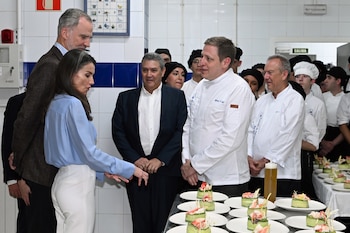 Los reyes Felipe y Letizia visitan Entrevías (Europa Press)