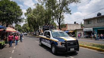 Detienen a joven en Tláhuac con más de 50 dosis de aparente droga: civiles intentaron salvarlo de policías