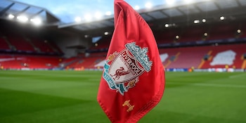 El consorcio encabezado por Jeff Bezos, el fundador de Amazon, tiene un acuerdo para adquirir el 30 por ciento del Liverpool (REUTERS)