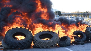 Los agricultores levantan el bloqueo
