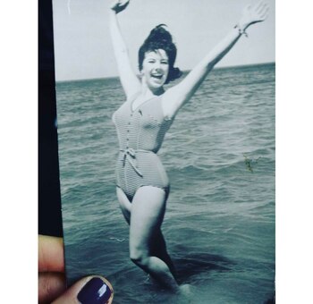 Carmen "Coca" Doña, madre de