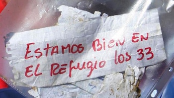 El mensaje de José Ojeda, “Estamos bien en el refugio, los 33”, confirmó el 22 de agosto de 2010 que los mineros seguían vivos