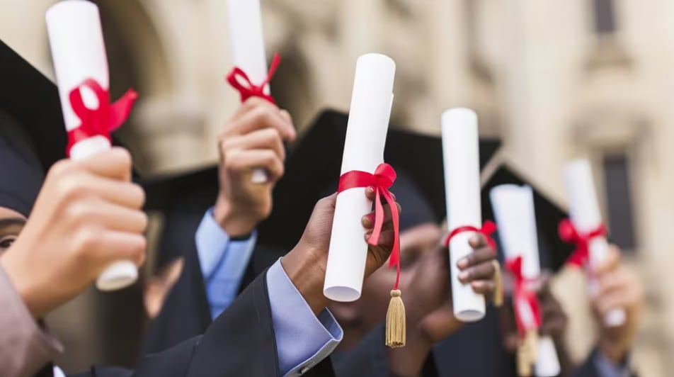 La Universidad Javeriana confirmó que Vásquez Barrios no figura en su base de datos académica, no estuvo inscrita como estudiante de la institución y no obtuvo el título profesional mencionado - crédito VisualesIA