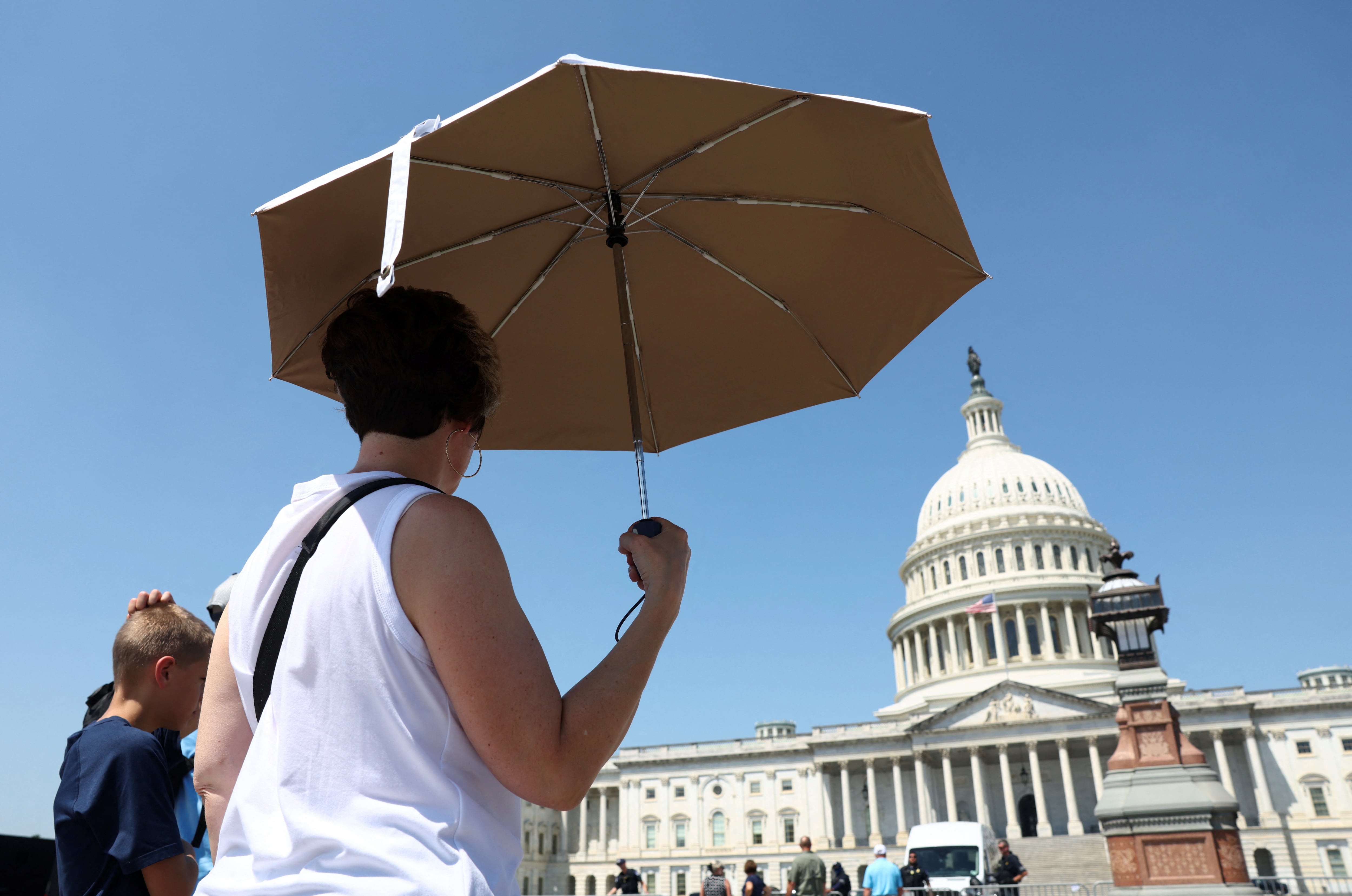 La ola de calor extremo en Washington DC coincide con el inicio de los actos por el 250° aniversario de la independencia de Estados Unidos durante la semana del 4 de julio. (REUTERS/Kevin Lamarque)