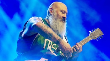 El guitarrista cofundó la banda