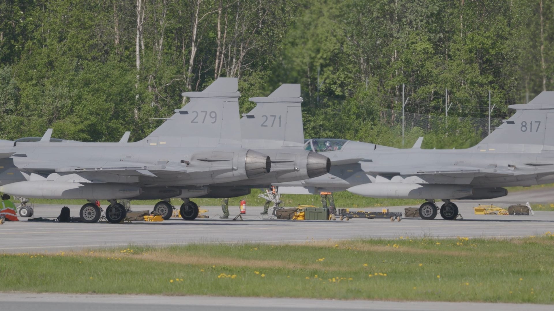 Aviones de combate de Suecia en una base aérea en el Ártico