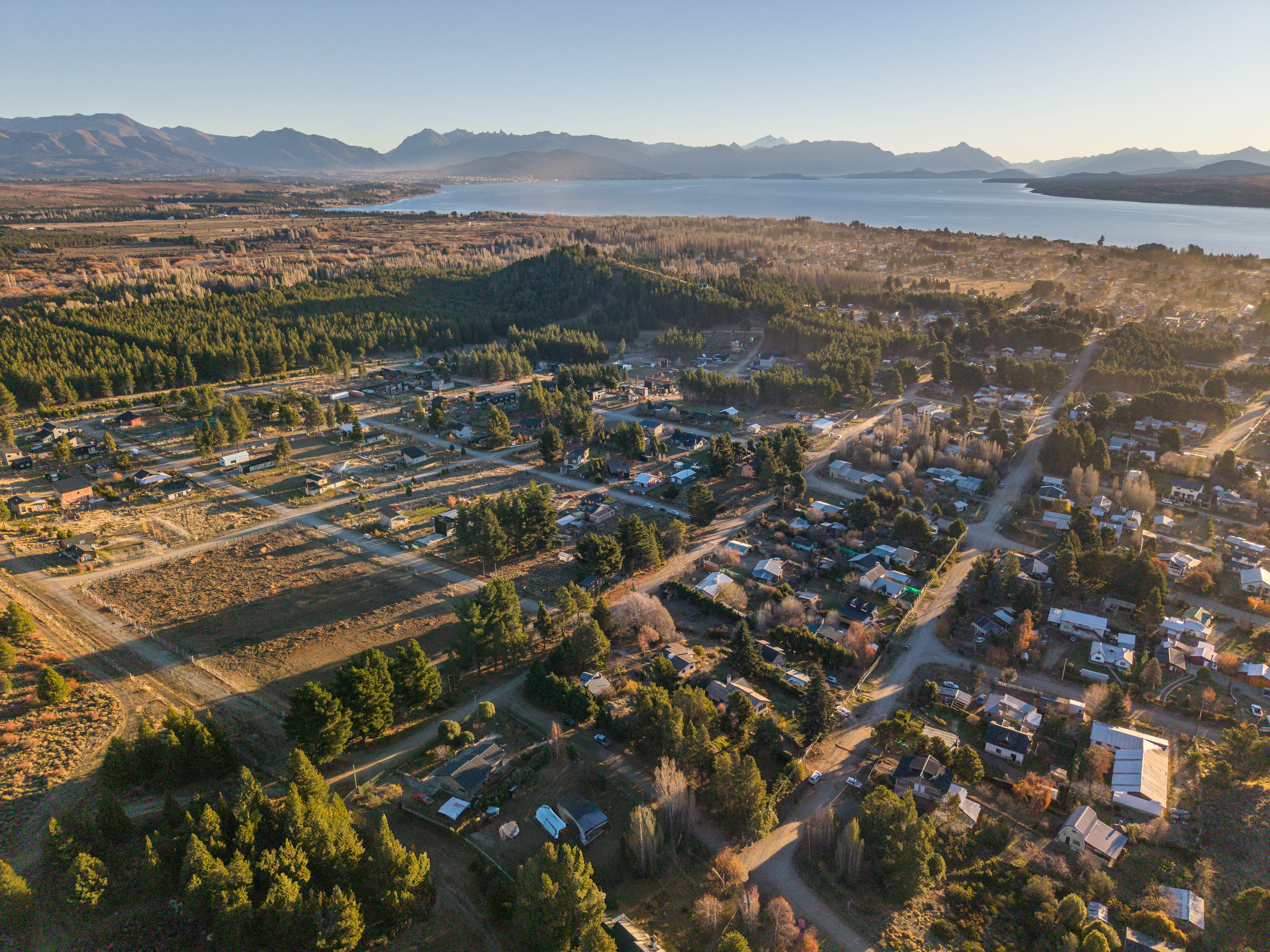 Panorámica de Dina Huapi (Gentileza Pula audiovisual productora y Coldwell Banker Patagonia)