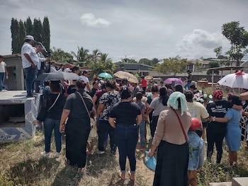 Numerosos pobladores de Sabá se solidarizaron con la familia durante las honras fúnebres. (FOTO: Diario Tiempo)