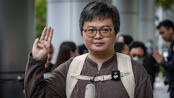 Condenado en Tailandia a otros dos años de prisión un abogado y activista por insultar a la monarquía