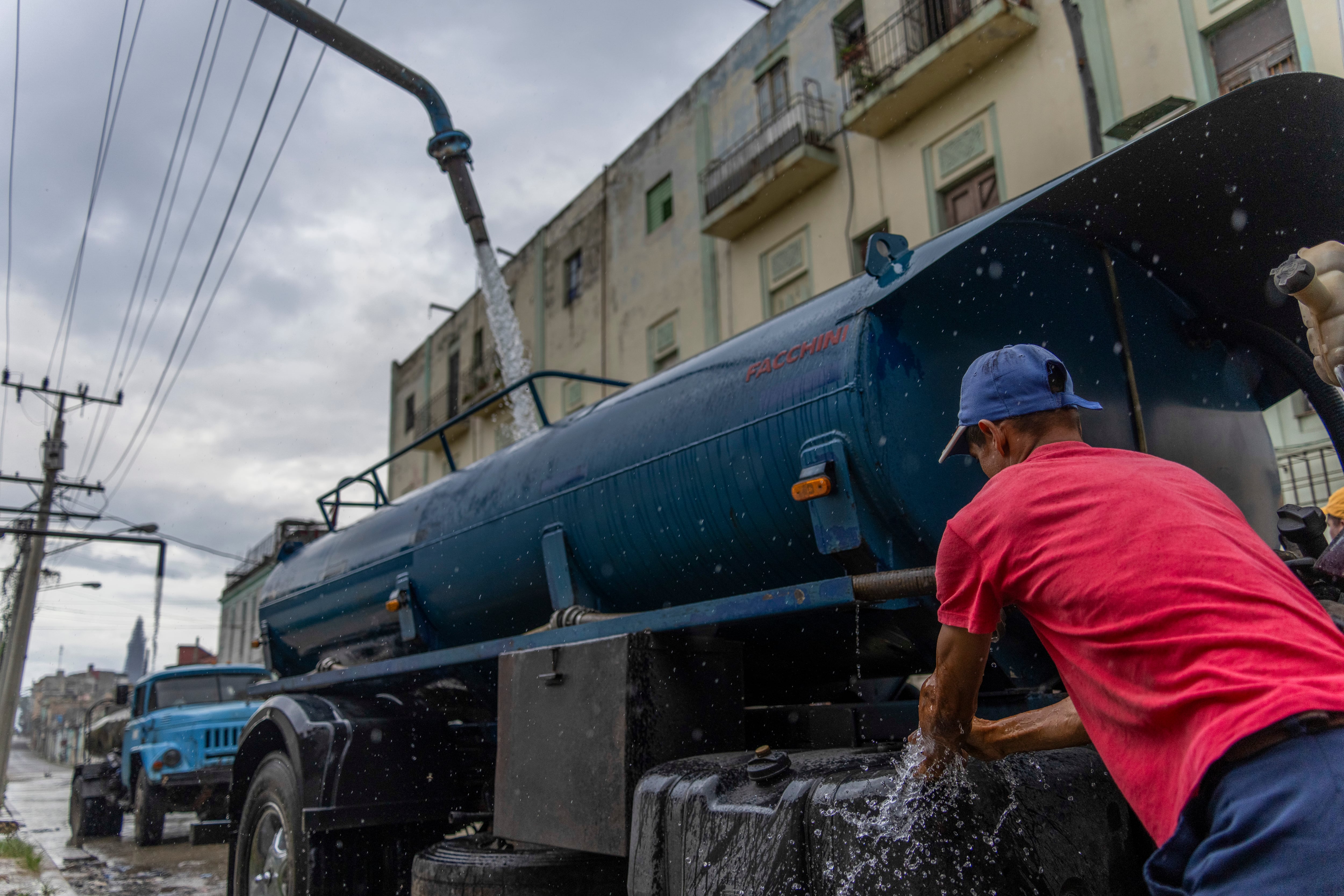 Los equipos de bombeo de Las Cañas y Recompensa fueron trasladados a talleres de San Cristóbal para su reparación técnica. (AP Foto/Ramón Espinosa)