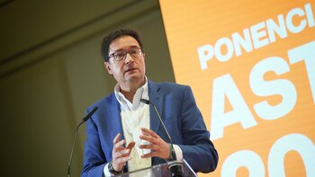 Óscar López llama "cobarde" a Feijóo por no denunciar "el pozo de corrupción" de Ayuso: "Caerá por ello"