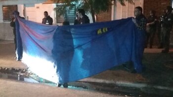 La policía frente al lugar