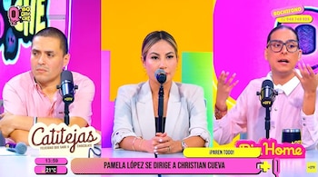 Tres personas sentadas en una mesa con micrófonos frente a una pantalla de televisión que muestra gráficos y el texto 'Pamela López se dirige a Christian Cueva'