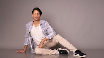 Juan Manuel Artaza: “Le dije a papá que iba a poner el título de Licenciado en Relaciones Públicas en el baño de su casa”