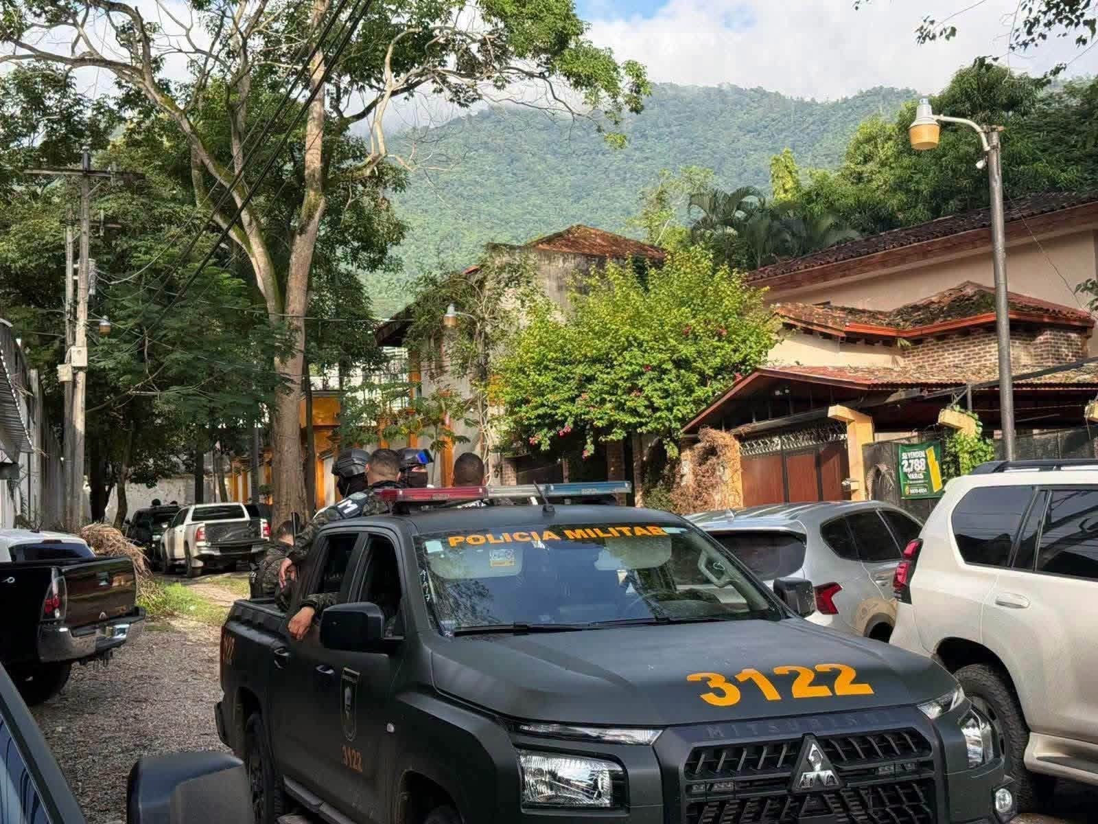 Investigan a dos policías por quedarse presuntamente con droga incautada en Honduras