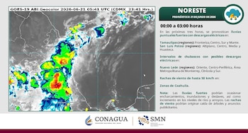 Mapa satelital con nubes y áreas de precipitaciones, junto a texto que detalla el pronóstico meteorológico para el noreste de México, con logos de CONAGUA y SMN