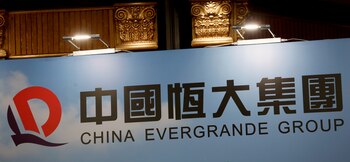 El logo del grupo Evergrande durante una conferencia de prensa en Hong Kong. (REUTERS/Bobby Yip/archivo)