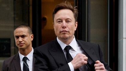 Un grupo de accionistas de Tesla denunció el paquete salarial de 56.000 millones de dólares de Elon Musk