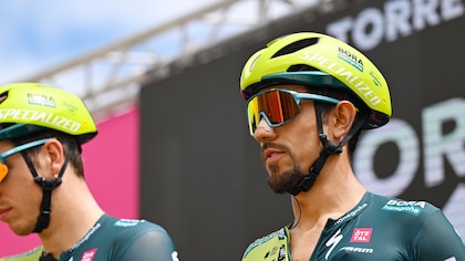 EN VIVO - Etapa 15 del Giro de Italia: problemas mecánicos afectan a Daniel Martínez antes de iniciar el ascenso al Mortirolo