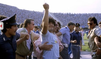 Diego Maradona caminó alrededor de