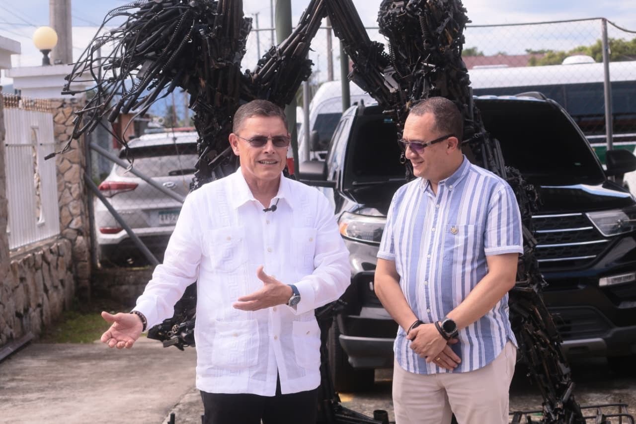 Frank Alexis Abrego, ministro de Seguridad Pública de Panamá, y Gerald Campos Valverde, ministro de Seguridad Pública de Costa Rica, encabezaron la reunión bilateral celebrada en Chiriquí. Cortesía