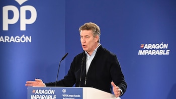 Feijóo critica la regularización de