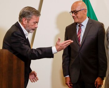 Gerardo Blyde y Jorge Rodriguez (REUTERS/Luis Cortes)