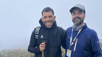 La desafiante travesía de Carlos Tevez: escaló un cerro de casi 3.000 metros en Córdoba