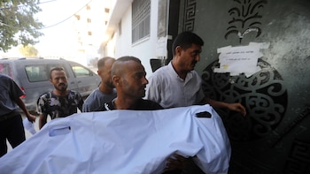Al menos dos muertos en ataques israelíes en Gaza a pesar del alto el fuego