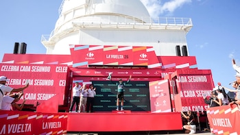 El belga Wout van Aert repite triunfo en una etapa recortada por el intenso calor de Córdoba