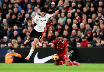 Se espera que en 2025 Raúl Jiménez pueda consagrarse como el mejor futbolista mexicano en el balompié inglés. (REUTERS/Phil Noble)
