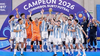 La selección argentina le ganó 2-1 a Brasil en el suplementario y se quedó con el Sudamericano Sub 17 de futsal: el alocado festejo