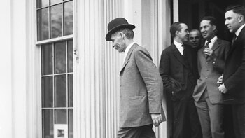 El senador Andrew J Volstead