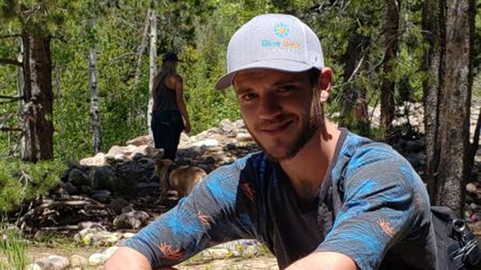 Scott Finn, conocido por su franqueza y carisma en el cine para adultos gay, falleció a los 27 años en circunstancias no reveladas (providentfuneralhome)