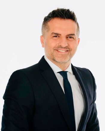 El periodista se pondrá al