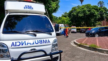 Estudiantes y maestros intoxicados tras incidente químico en instituto educativo de San Salvador