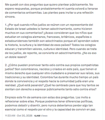 La diplomática visitó el Colegio Colombo-Hebreo de Bogotá, institución que atiende a integrantes de la comunidad judía de la capital - crédito @VivianAisen/X