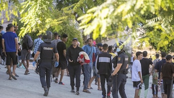 El Gobierno refuerza Ceuta con un nuevo centro para 400 migrantes, más policías y 25 millones de euros repartidos por las comunidades