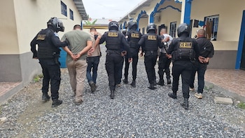 Policía de Guatemala detiene a cinco hombres armados tras enfrentamiento en Izabal