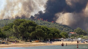 Un paraíso griego en llamas: