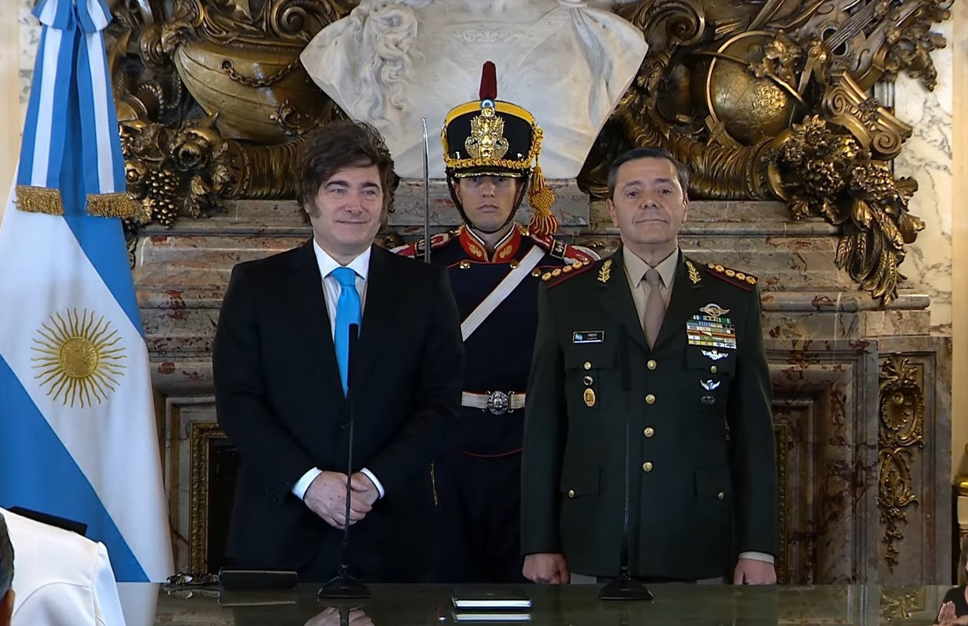 El presidente Javier Milei y el ministro de Defensa, teniente general Carlos Presti