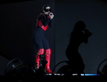 En 2022, durante la gira de Motomami, agotó boletos en la Ciudad de México. Un año después, en abril de 2023, ofreció un concierto gratuito en el Zócalo capitalino ante unas 160,000 personas REUTERS/Henry Romero