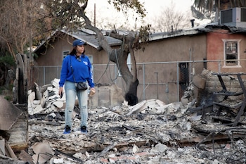 Los incendios de Palisades y Eaton destruyeron más de 16.000 viviendas y estructuras en la región de Los Ángeles (REUTERS/Zaydee Sanchez)