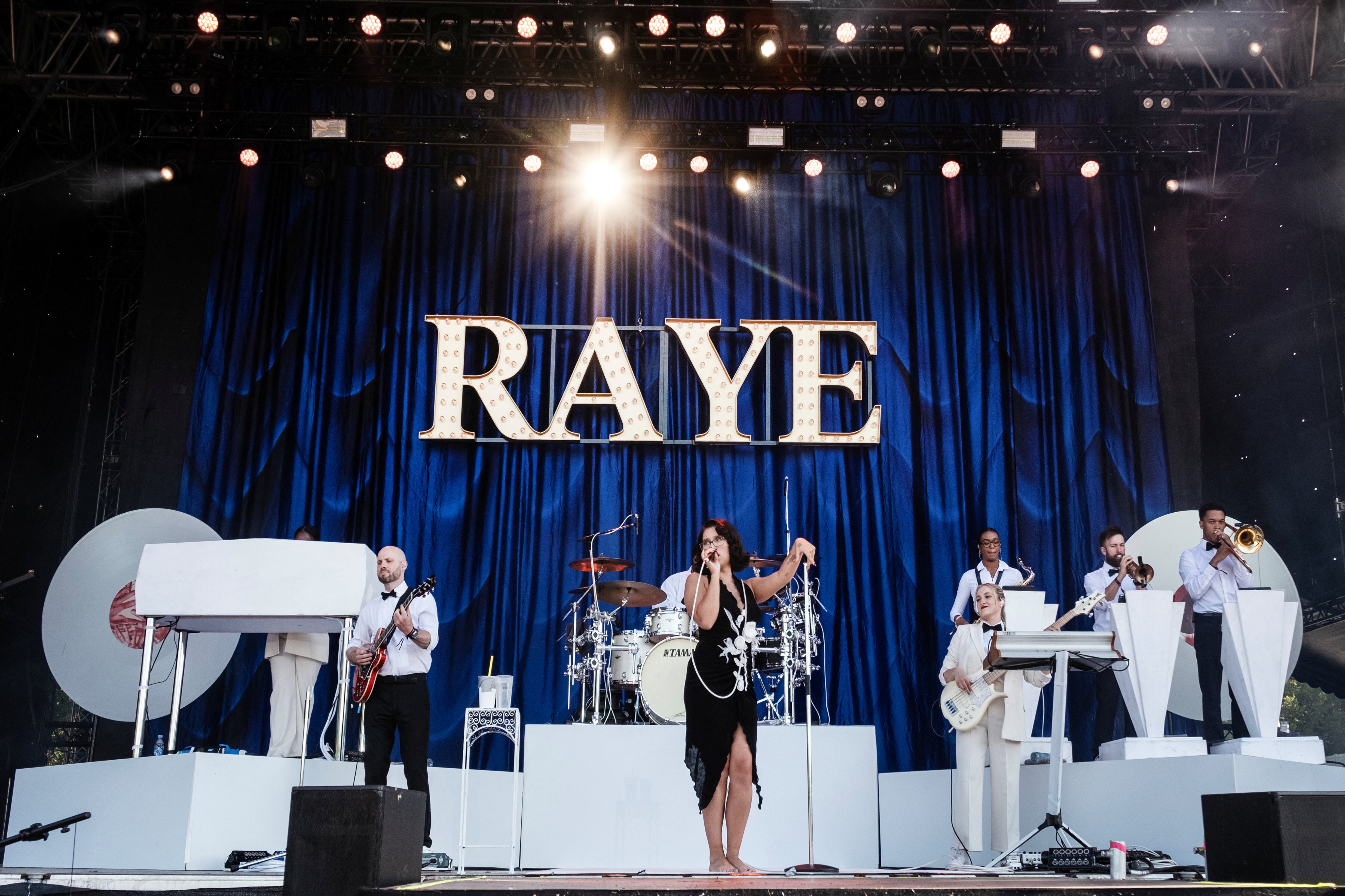 Las influencias de Nina Simone, Ella Fitzgerald y Amy Winehouse moldean el estilo musical de la cantante londinense (REUTERS)